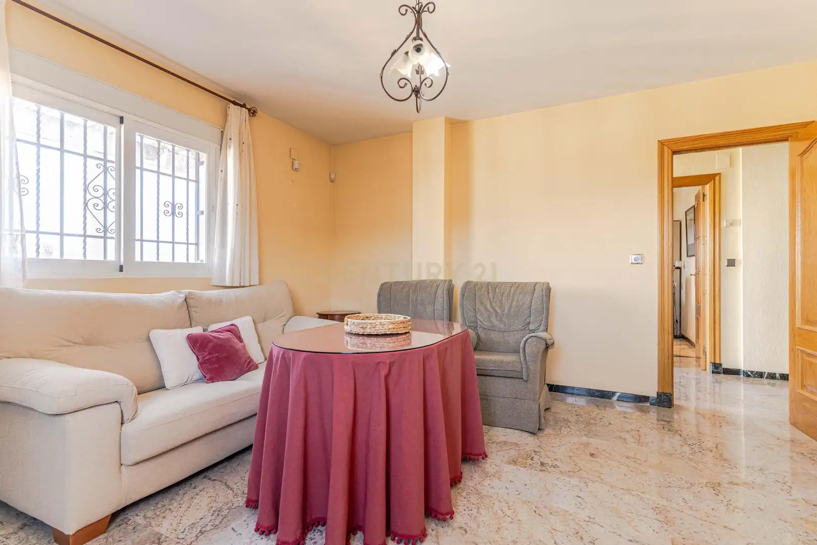 Sala d'estar de Casa o xalet en venda en Alfacar amb Jardí privat i Piscina