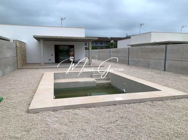 Casa aparellada amb piscina en venda a PONTEVEDRA
