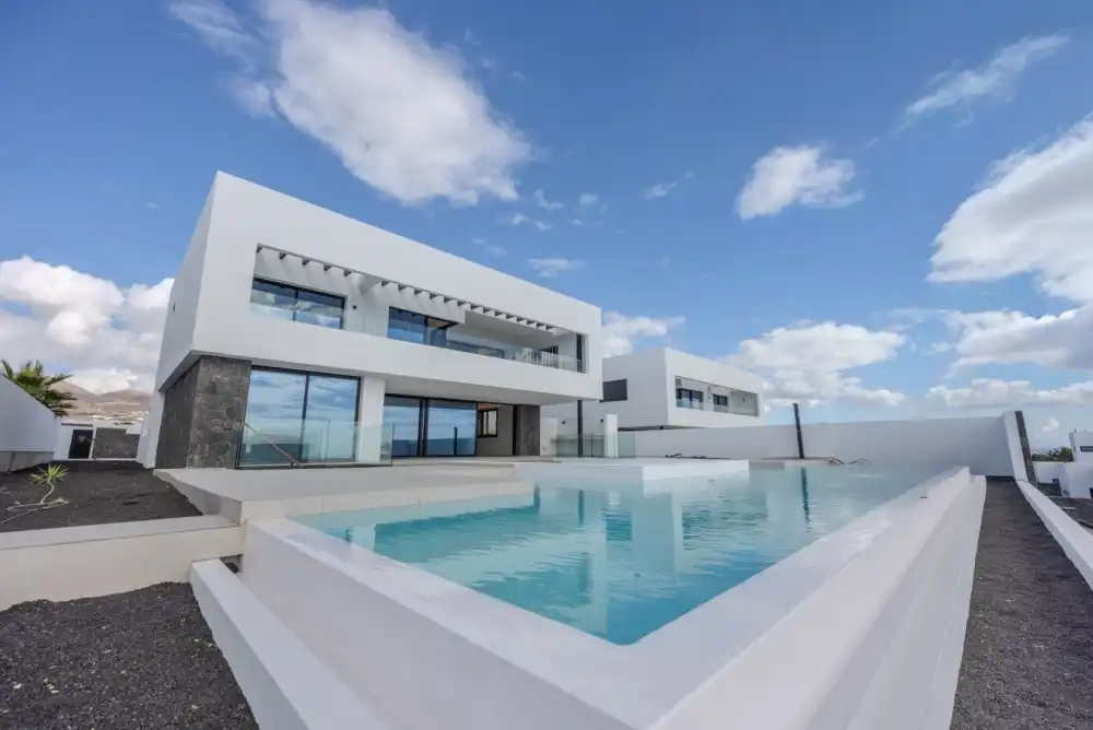Swimming pool of Houses for sale in Yaiza
