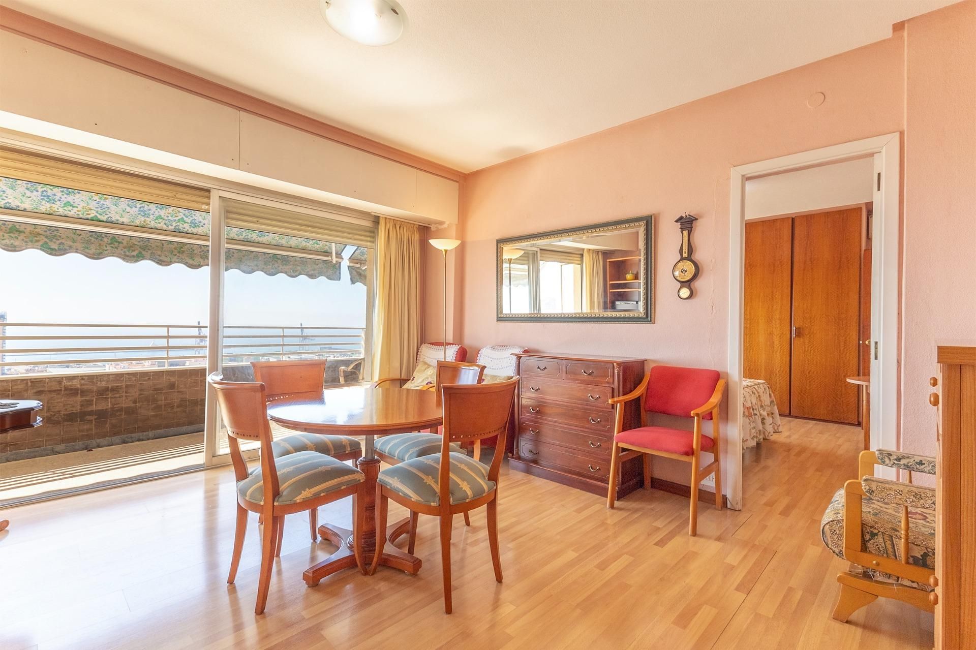 Menjador de Apartament en venda en Alicante / Alacant amb Aire condicionat i Terrassa
