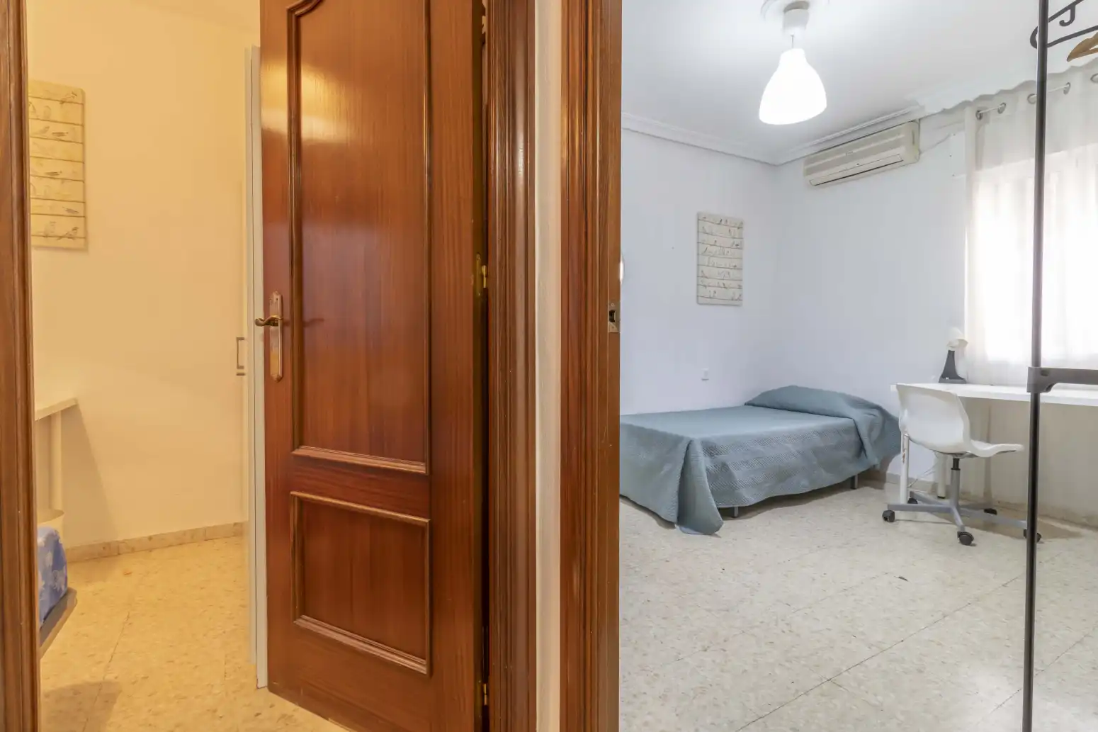Dormitori de Pis de lloguer en Sevilla amb Aire condicionat, Terrassa i Moblat