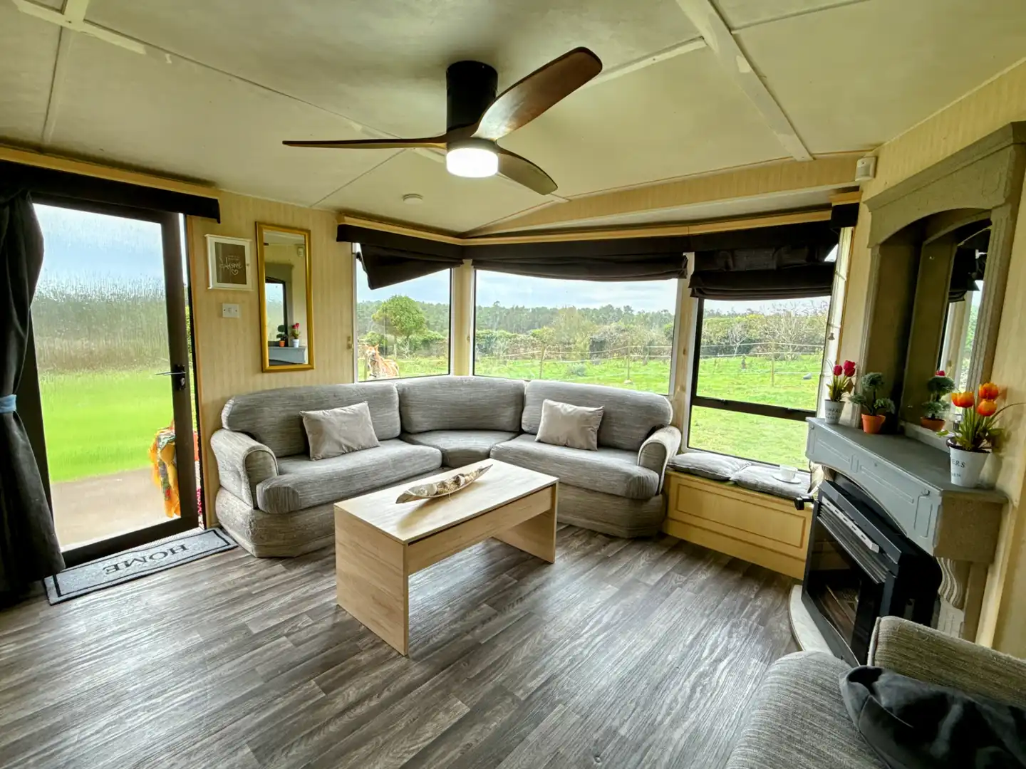 Sala de estar de Finca rústica en venta en Ponteceso con Calefacción y Amueblado