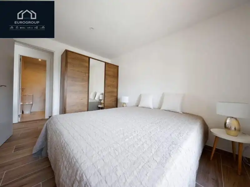 Habitación de Apartamento de alquiler en Benidorm con Calefacción, Jardín privado y Amueblado
