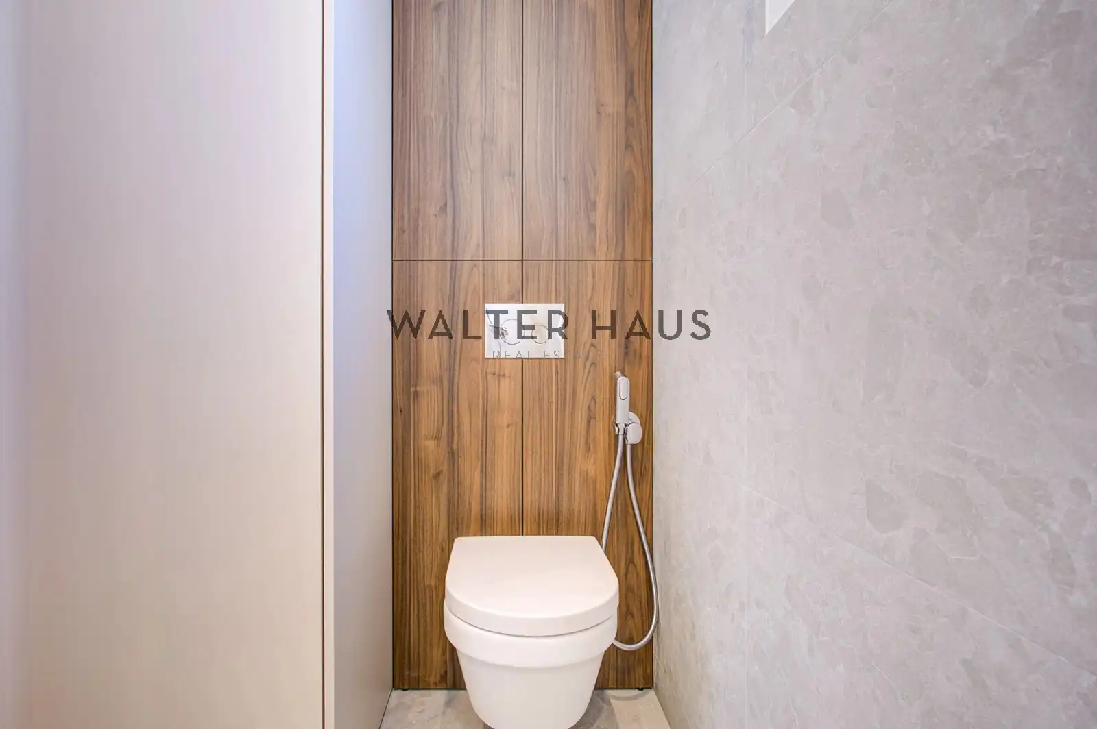 Badezimmer von Wohnung zum Verkauf in Barcelona mit Klimaanlage und Heizung