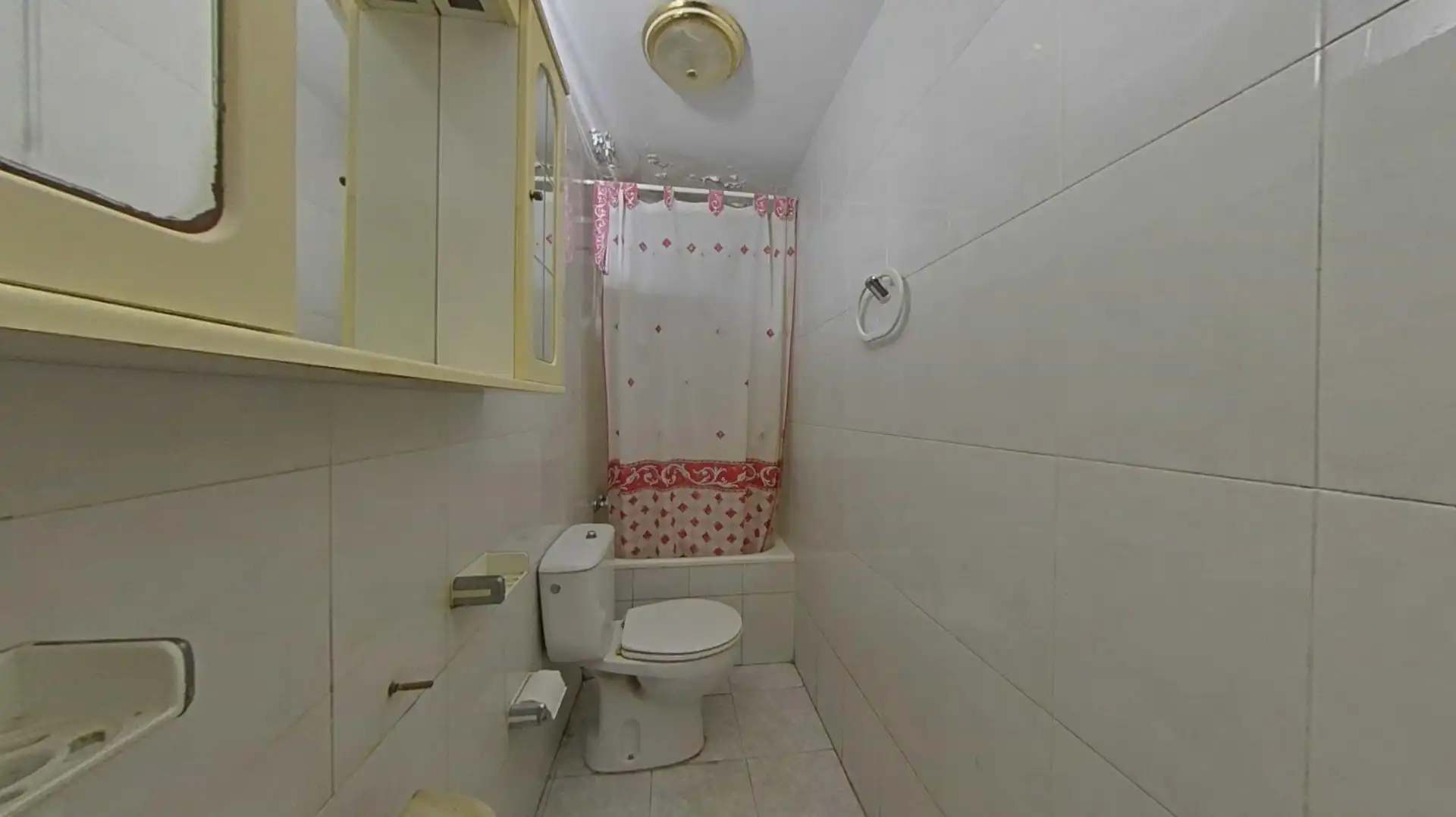 Badezimmer von Einfamilien-Reihenhaus zum Verkauf in Os Blancos  mit Heizung
