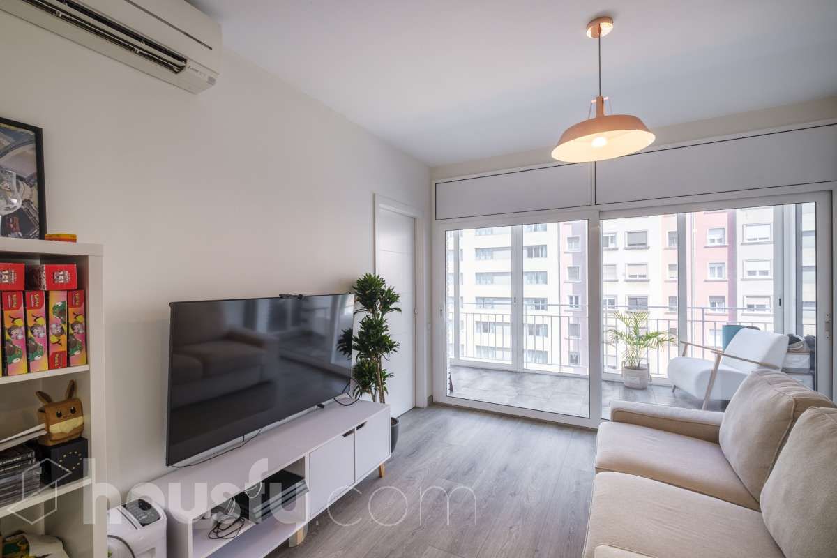 Living room of Flat for sale in  Barcelona Capital  with Air Conditioner and Terrace