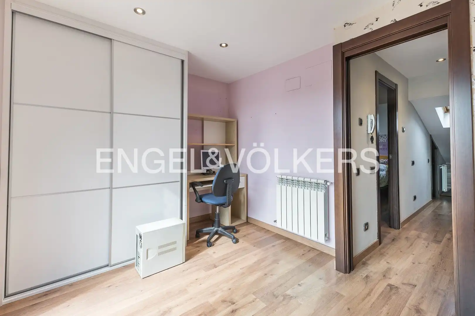 Habitación de Casa o chalet en venta en El Prat de Llobregat con Aire acondicionado, Calefacción y Jardín privado