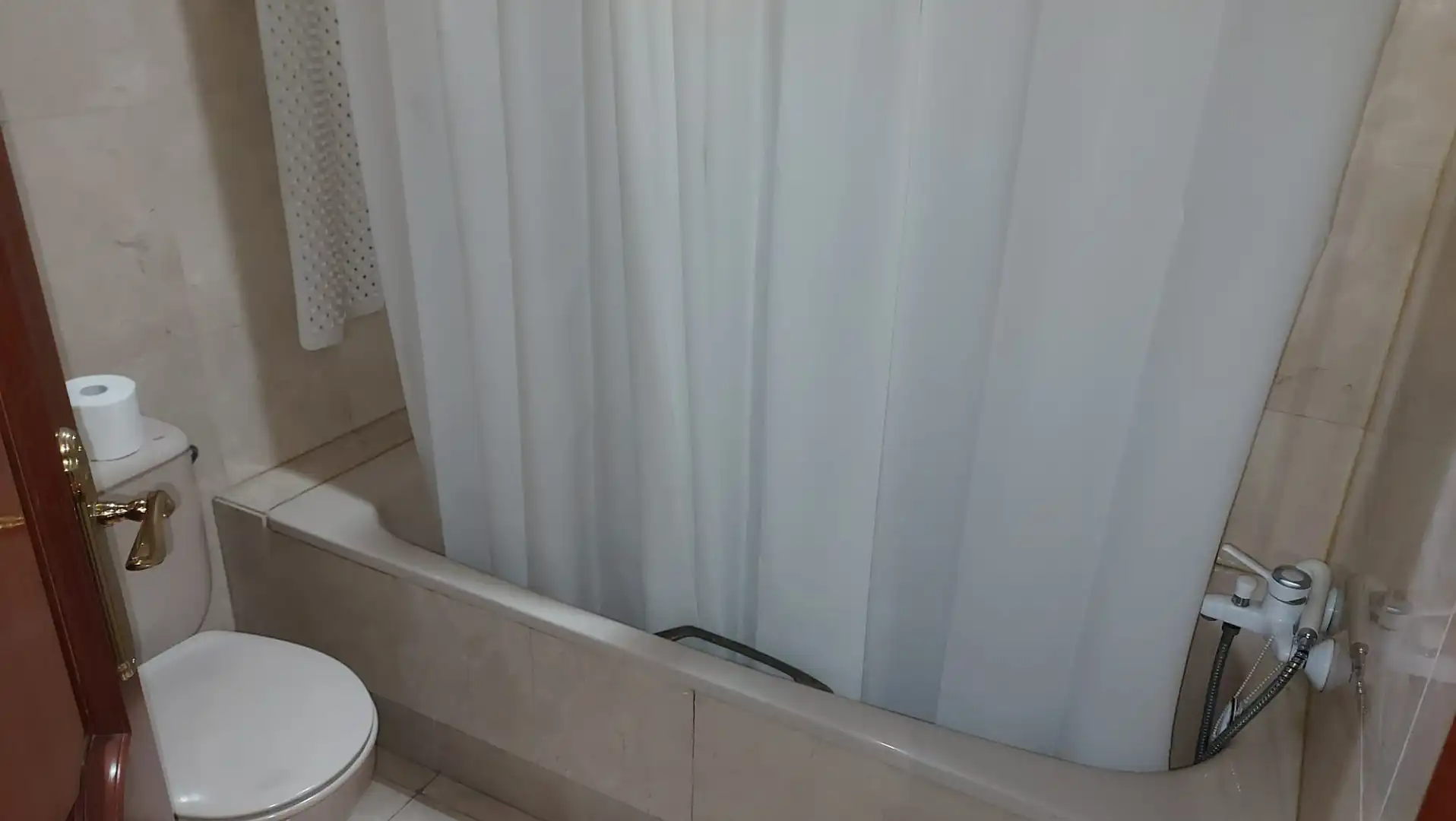 Bathroom of Flat for sale in Vigo   with Heating, Private garden and Terrace