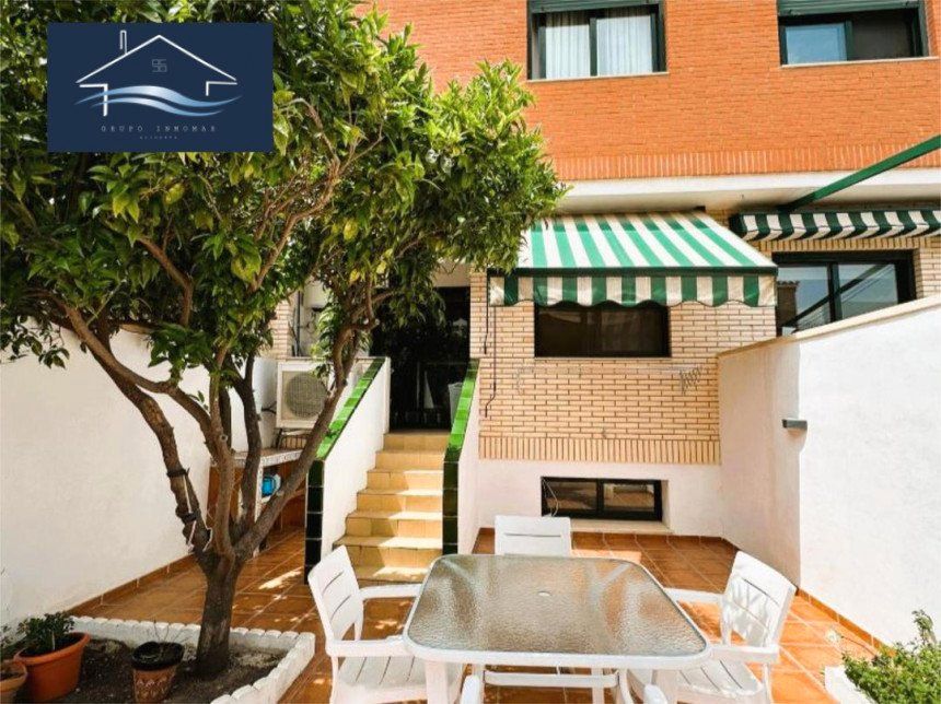 Vista exterior de Casa o xalet en venda en Sant Joan d'Alacant amb Aire condicionat, Calefacció i Jardí privat