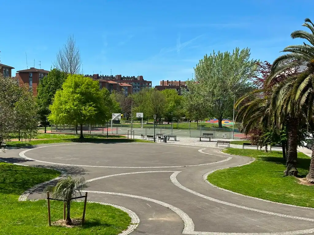 Vista exterior de Pis en venda en Gijón  amb Calefacció, Parquet i Moblat