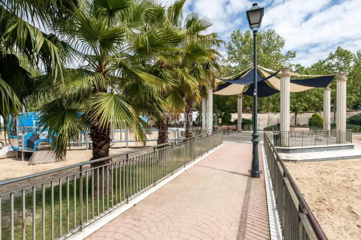 Vista exterior de Piso en venta en Las Rozas de Madrid con Calefacción, Terraza y Trastero