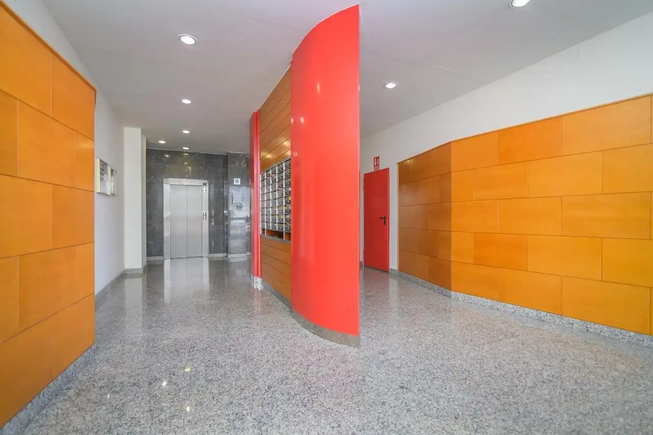Wohnung zum Verkauf in Barcelona mit Klimaanlage, Heizung und Privatgarten