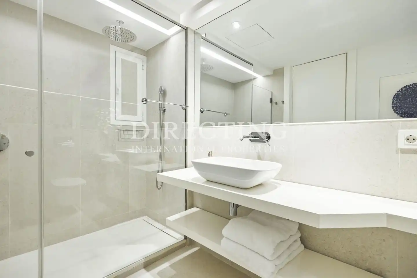 Badezimmer von Wohnung zum Verkauf in Madrid mit Klimaanlage und Heizung