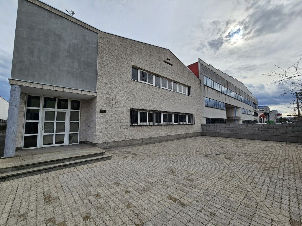 Vista exterior de Nau industrial en venda en Llanera