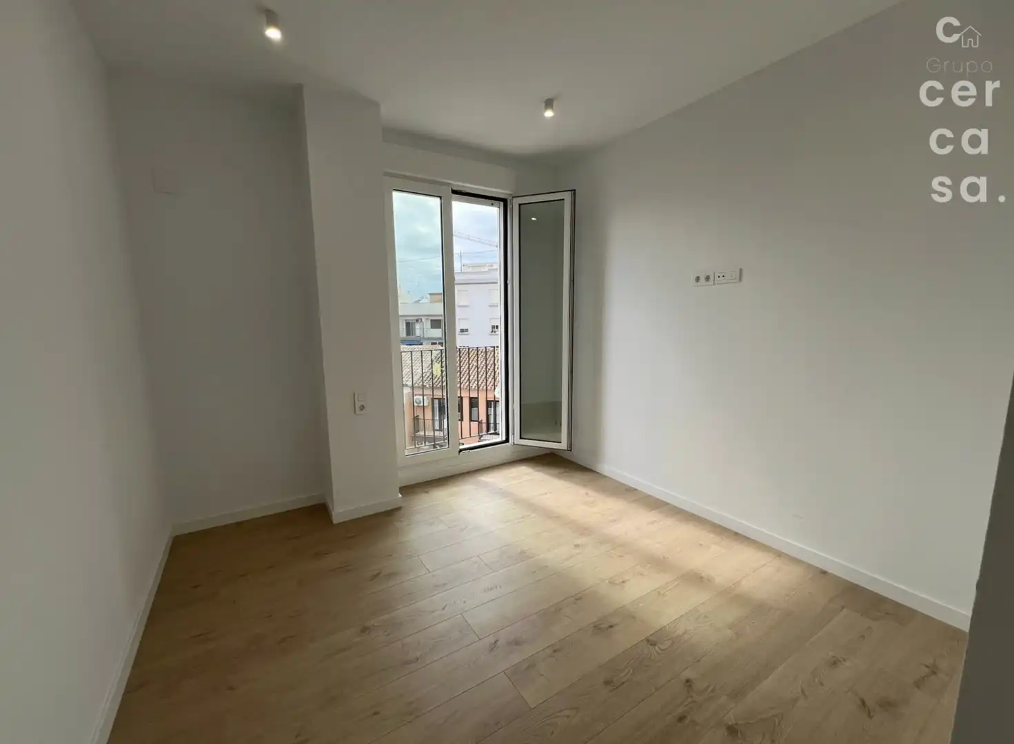 Bedroom of Flat for rent in Valencia  with Air Conditioner, Heating and Storage room