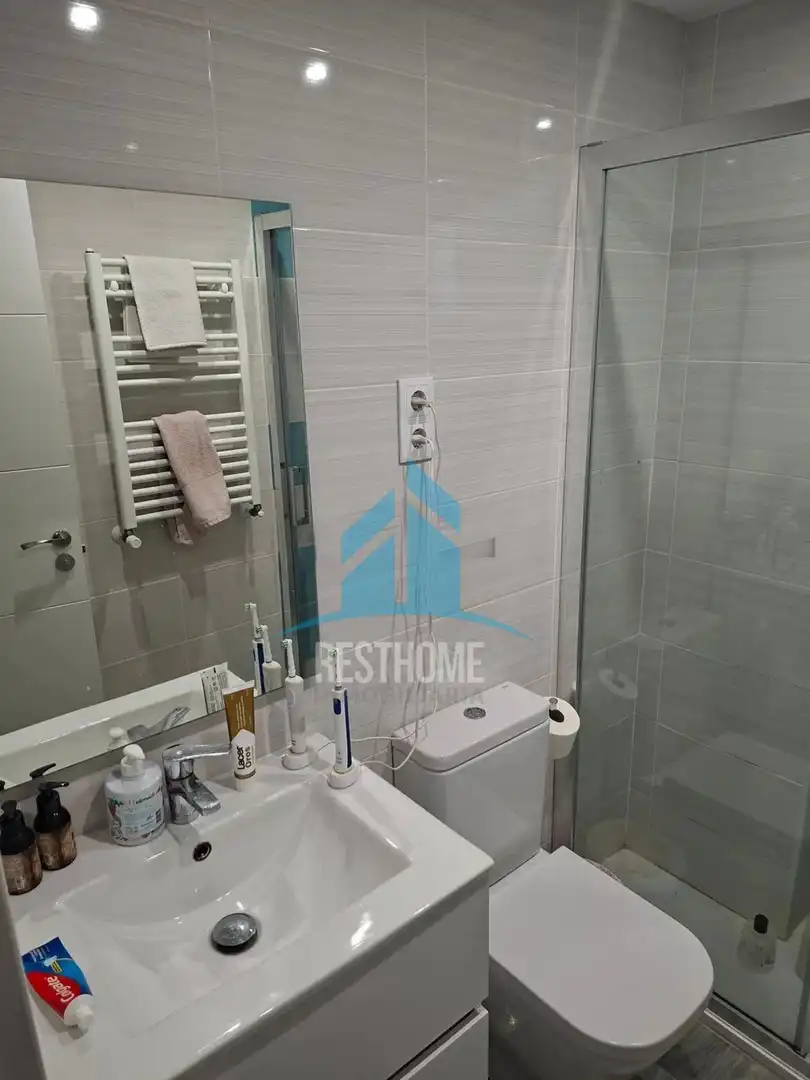 Baño de Piso en venta en Fuenlabrada con Calefacción y Amueblado
