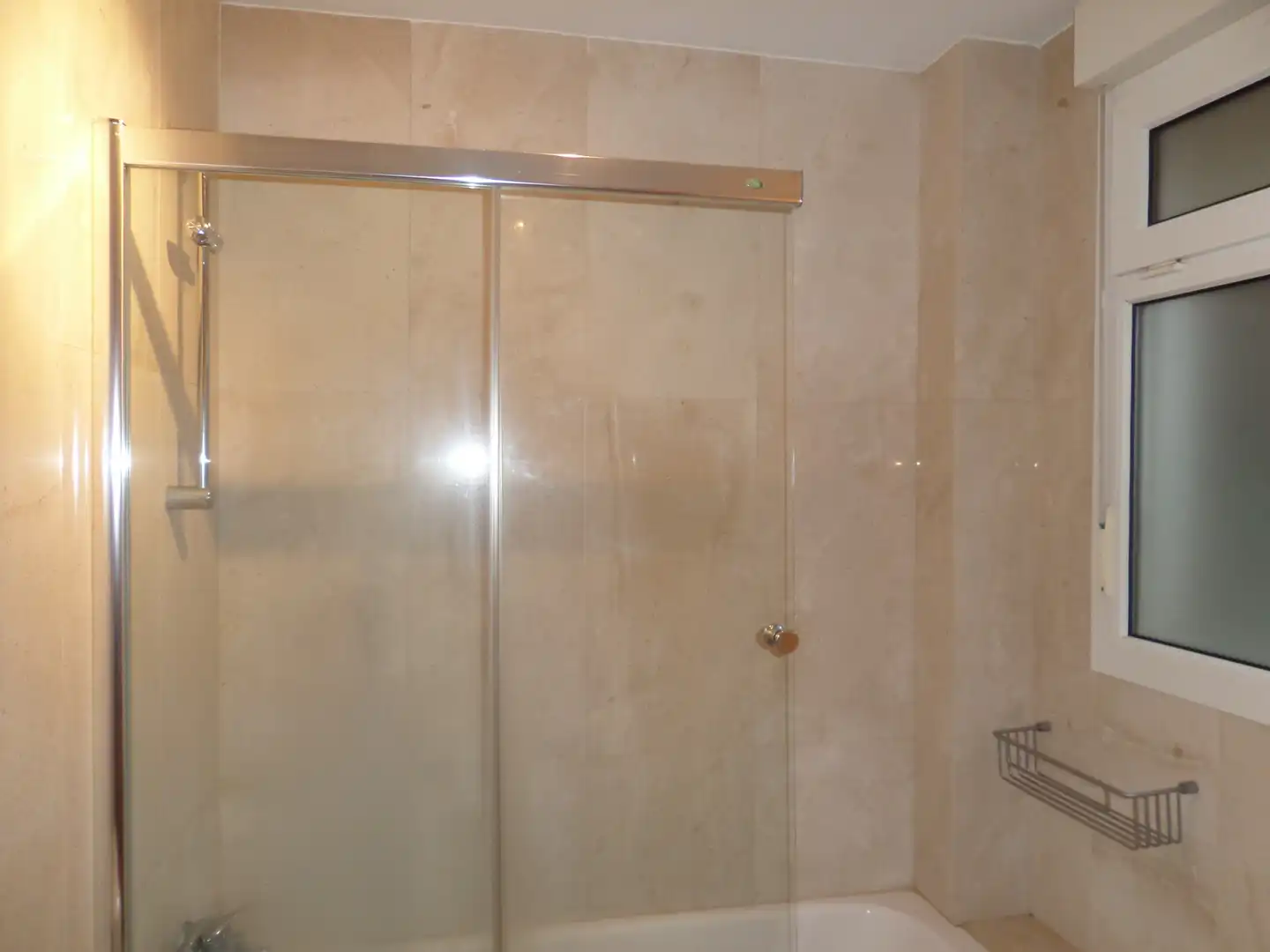 Baño de Piso de alquiler en San Agustín del Guadalix con Aire acondicionado, Calefacción y Parquet