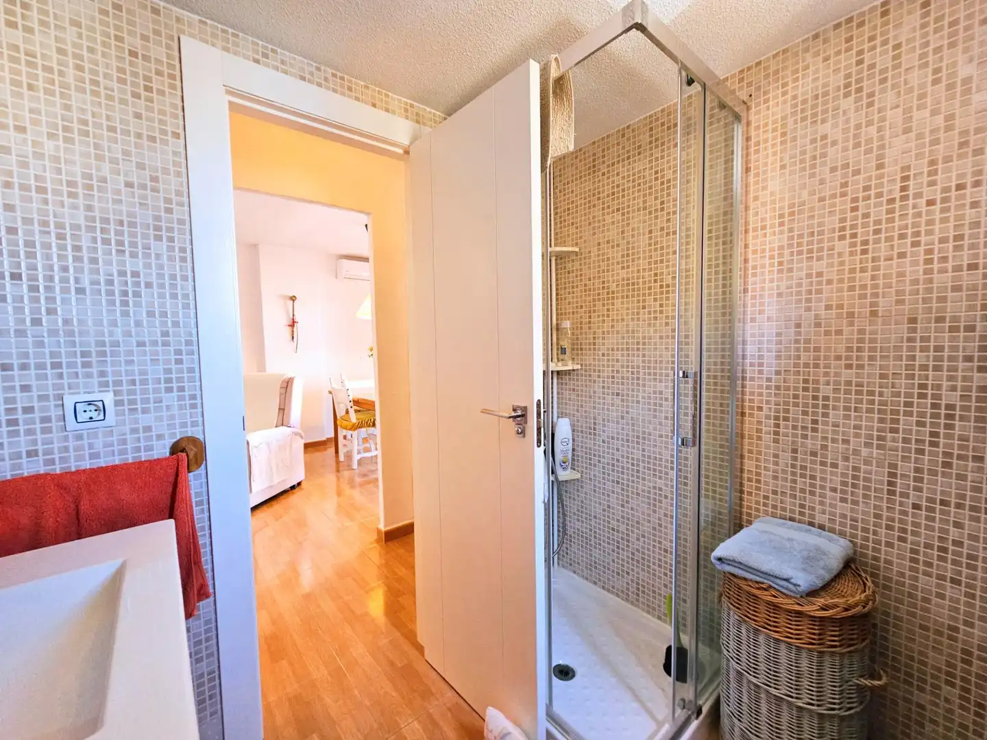 Badezimmer von Wohnung zum Verkauf in La Manga del Mar Menor mit Möbliert, Balkon und Alarm