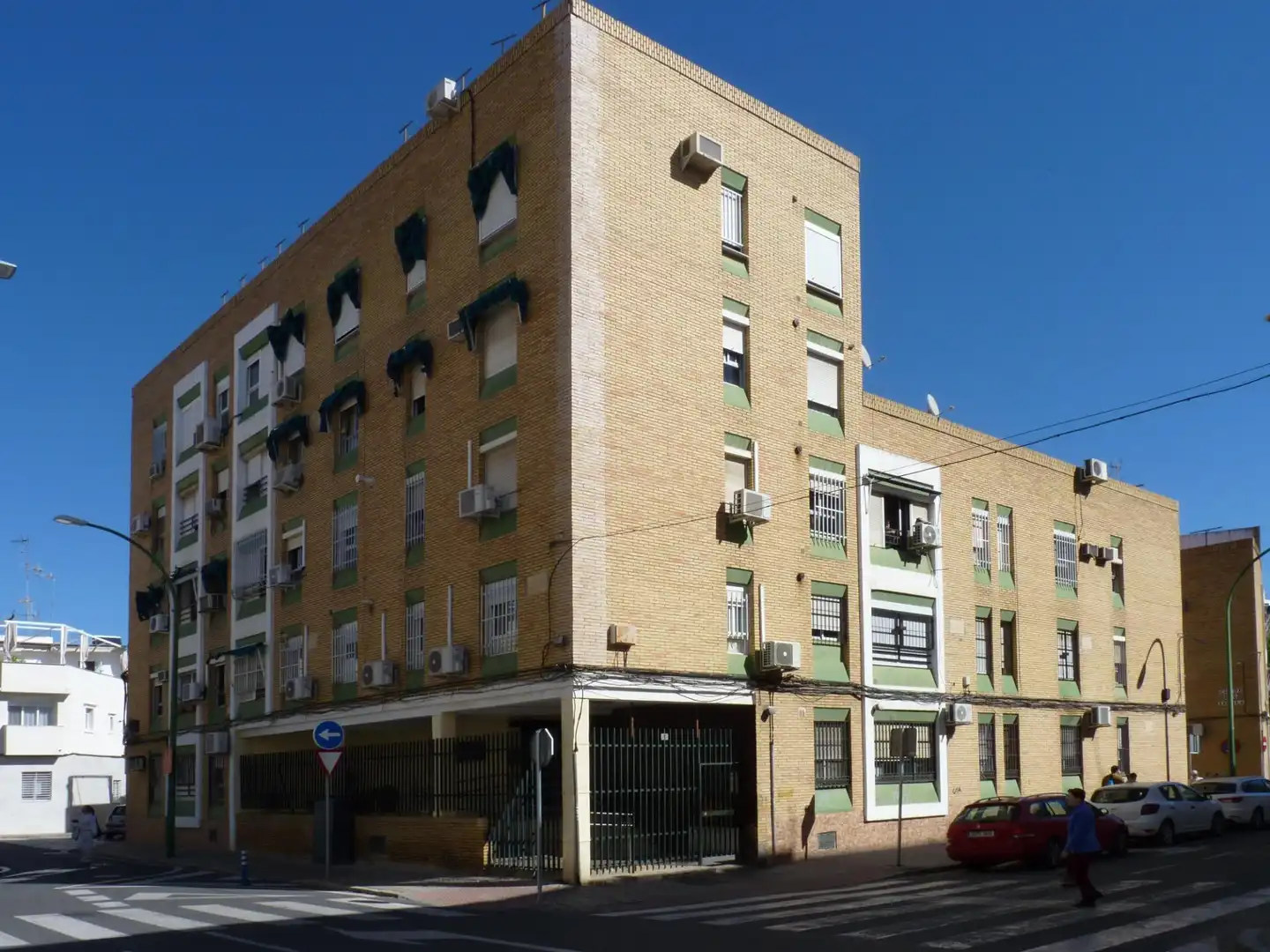 Exterior view of Flat for sale in Sevilla  with Air Conditioner and Storage room