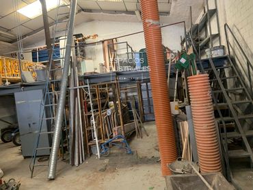 Industrial building for sale in Altos del Olivar - El Caracol