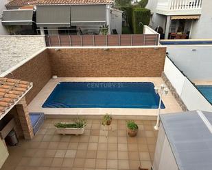 Piscina de Casa adosada de lloguer en La Pobla de Vallbona amb Aire condicionat i Piscina