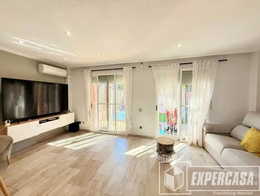 Sala d'estar de Casa adosada en venda en Massalfassar amb Aire condicionat, Calefacció i Terrassa