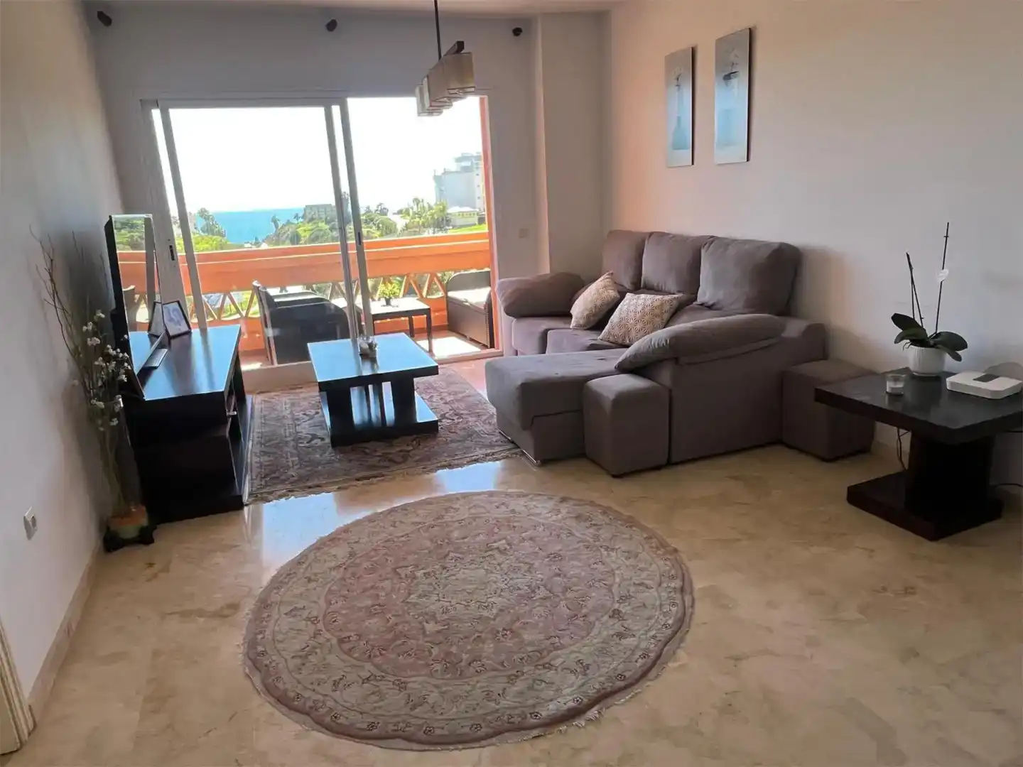 Sala de estar de Piso de alquiler en Mijas con Aire acondicionado, Jardín privado y Piscina