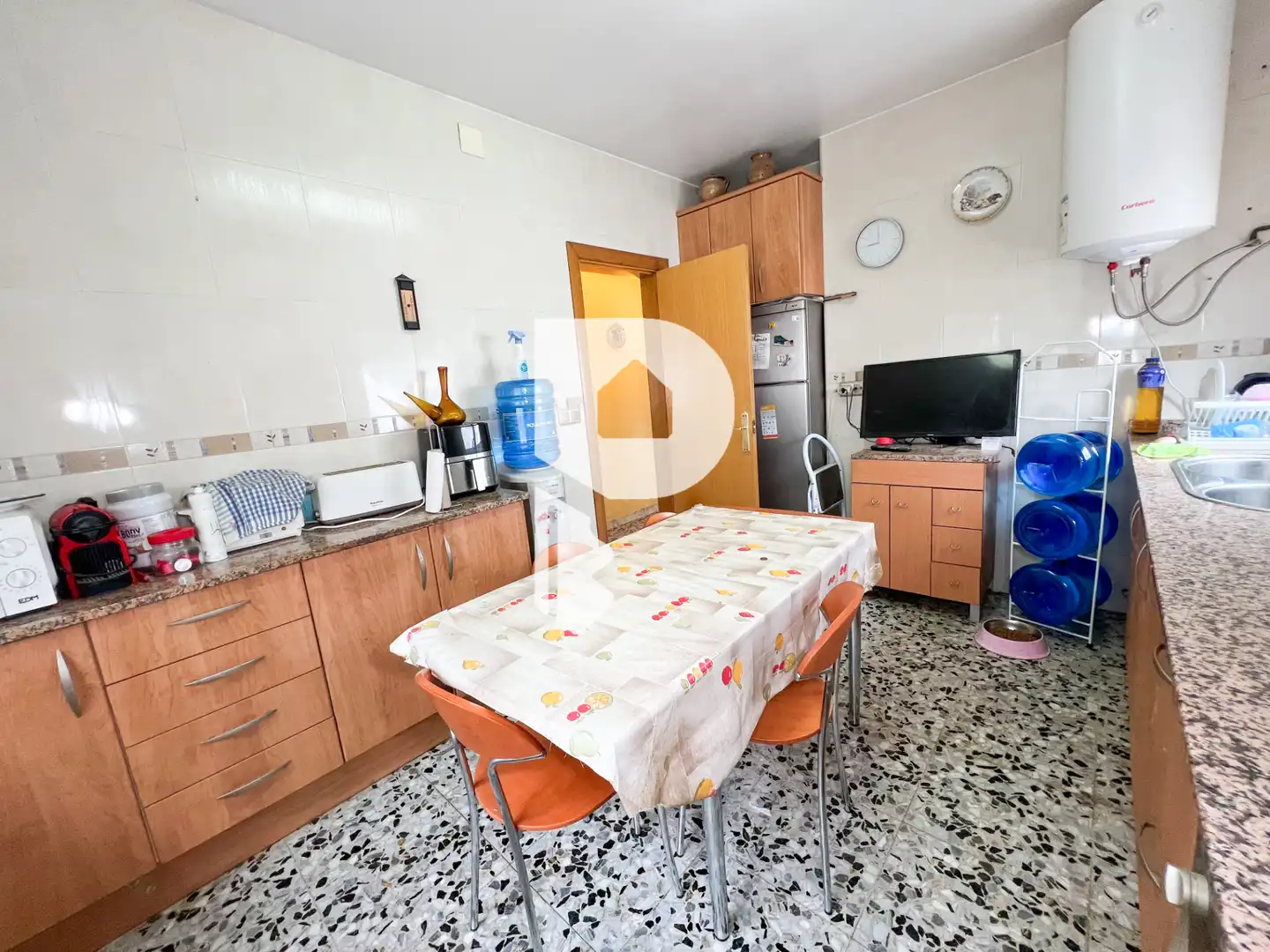 Cuina de Casa o xalet en venda en Torrelles de Llobregat amb Aire condicionat, Calefacció i Jardí privat