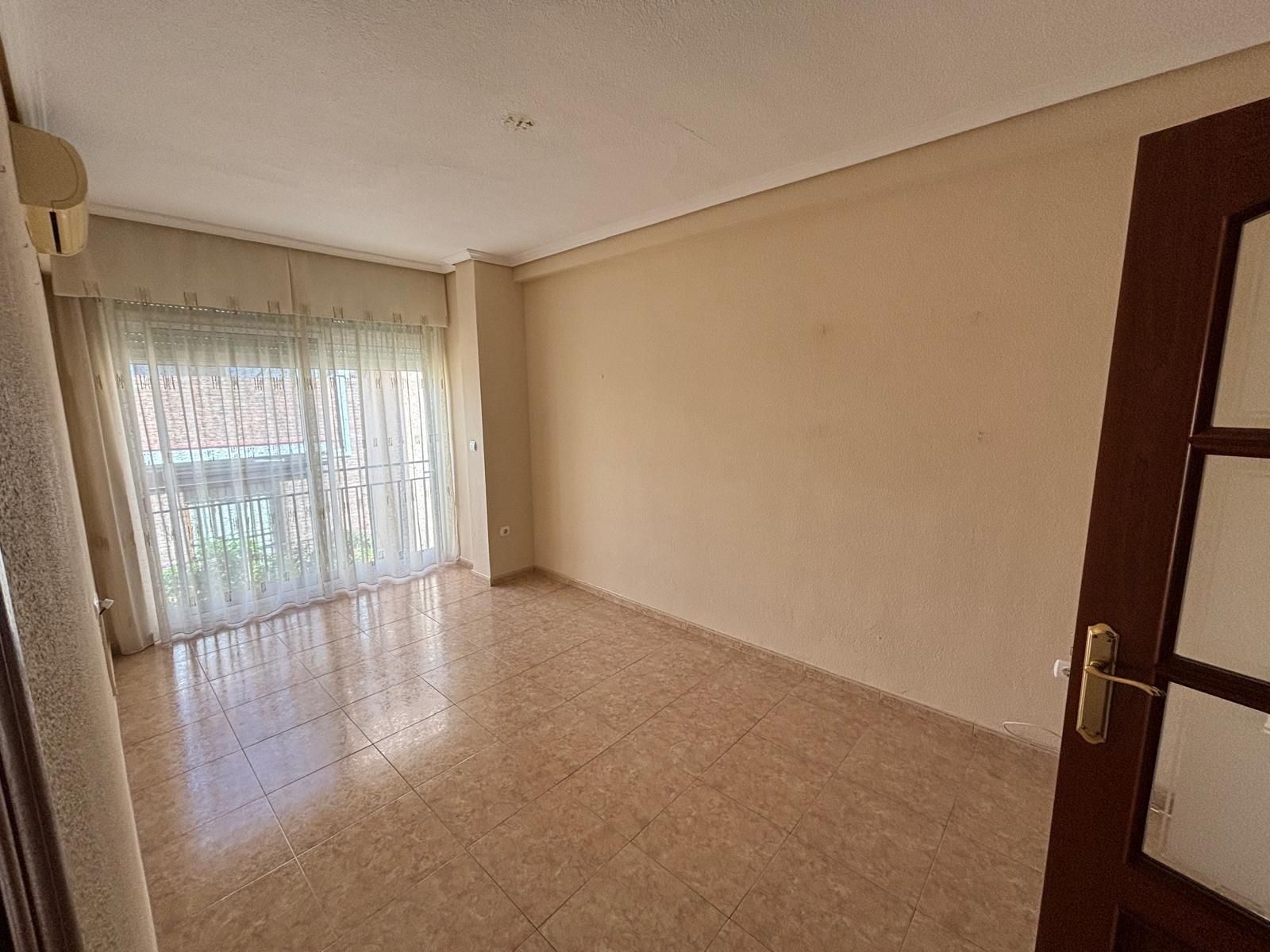Flat for sale in Santa Rosa - Valdeolleros, Norte-Sierra
