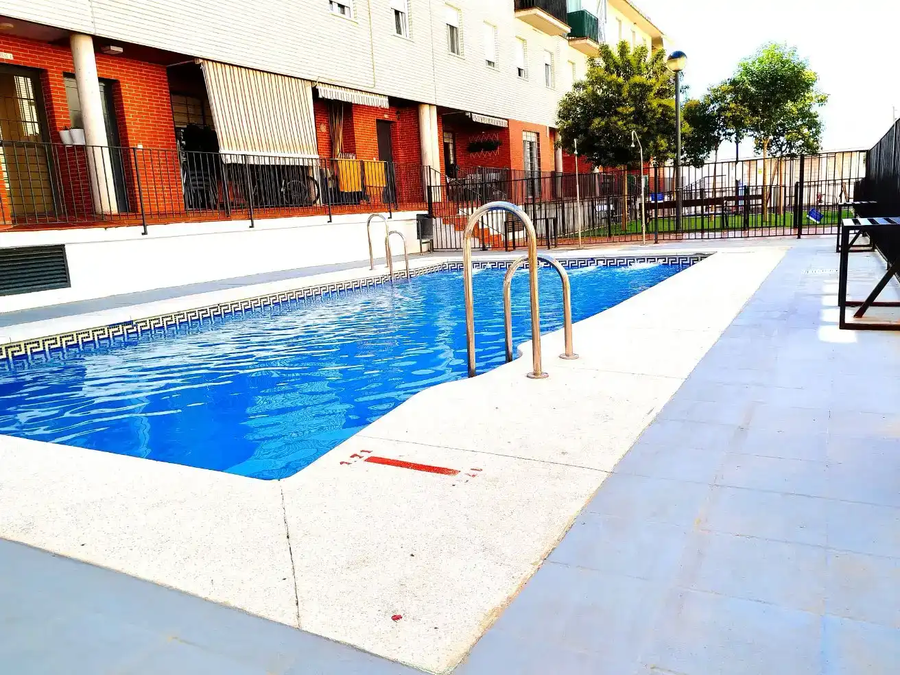 Piscina de Pis per a compartir en Santa Fe amb Aire condicionat, Traster i Piscina