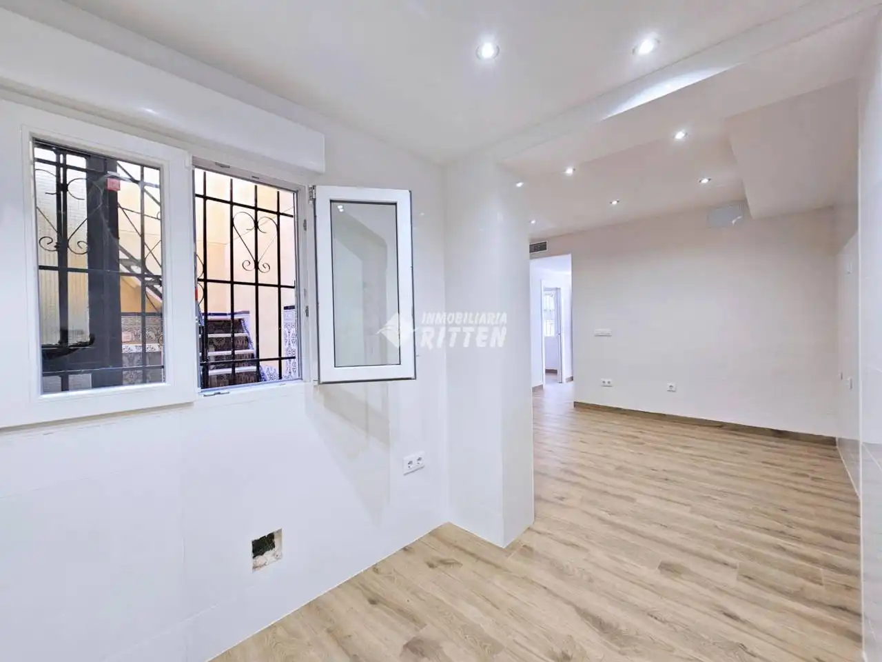 Houses for sale in Cartagena  with Air Conditioner and Terrace