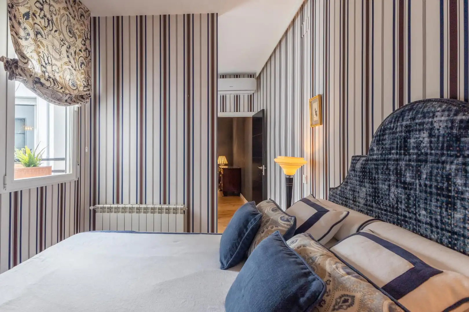 Dormitori de Apartament de lloguer en Madrid amb Aire condicionat, Calefacció i Moblat