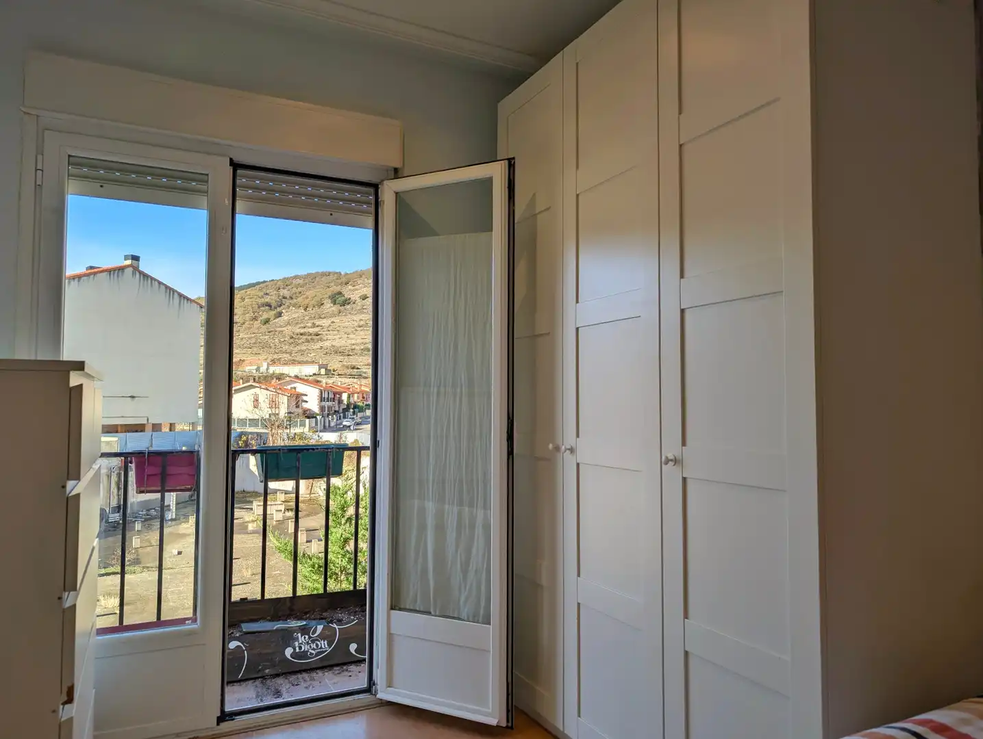 Habitación de Apartamento en venta en Ezcaray con Calefacción, Terraza y Amueblado