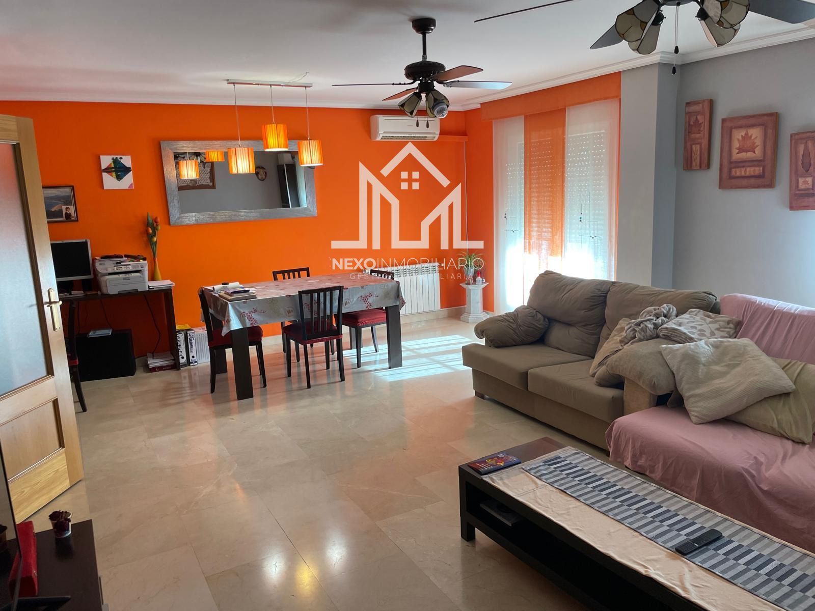 Sala d'estar de Casa adosada en venda en Seseña amb Aire condicionat