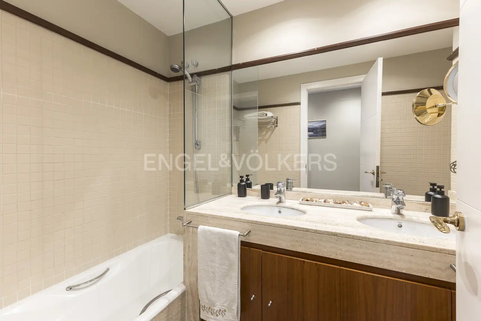 Bathroom of Houses for rent in Barcelona  with Air Conditioner, Heating and Private garden