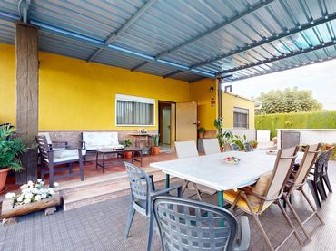 Villa avec piscine à vendre à Calle Urbanización El Rubio