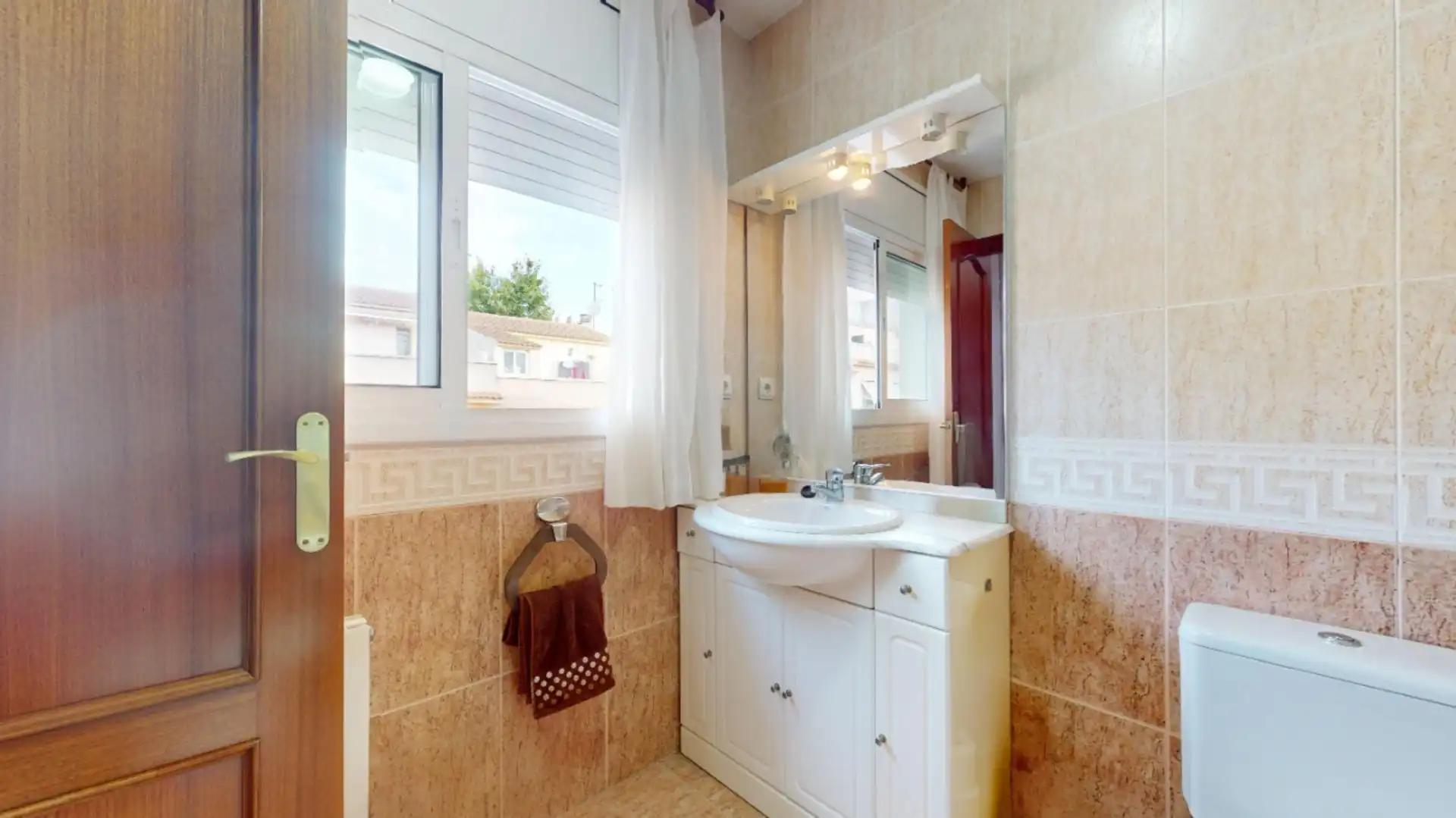 Baño de Casa adosada en venta en Vilanova i la Geltrú con Calefacción y Terraza