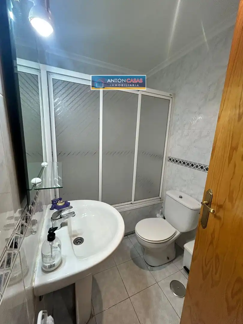 Baño de Piso en venta en Petrer con Aire acondicionado, Terraza y Amueblado