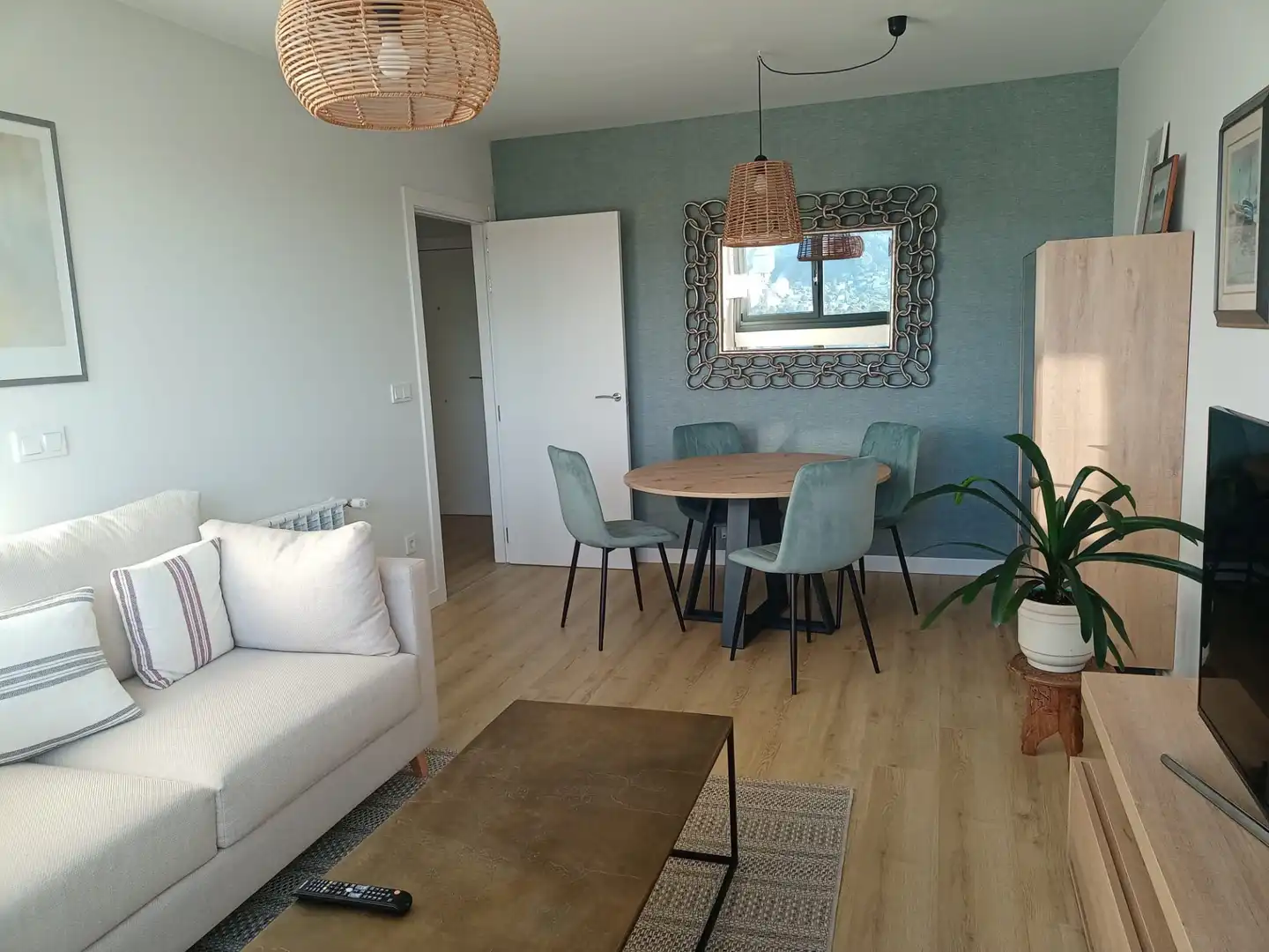 Sala d'estar de Pis de lloguer en Ferrol amb Calefacció i Moblat