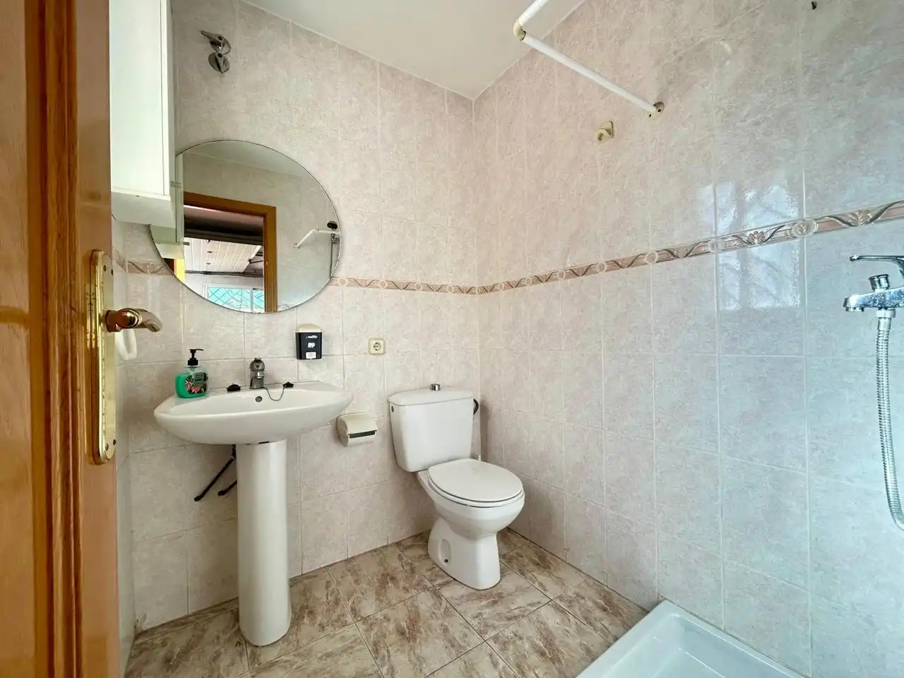Badezimmer von Haus oder Chalet zum Verkauf in El Casar mit Heizung, Privatgarten und Terrasse