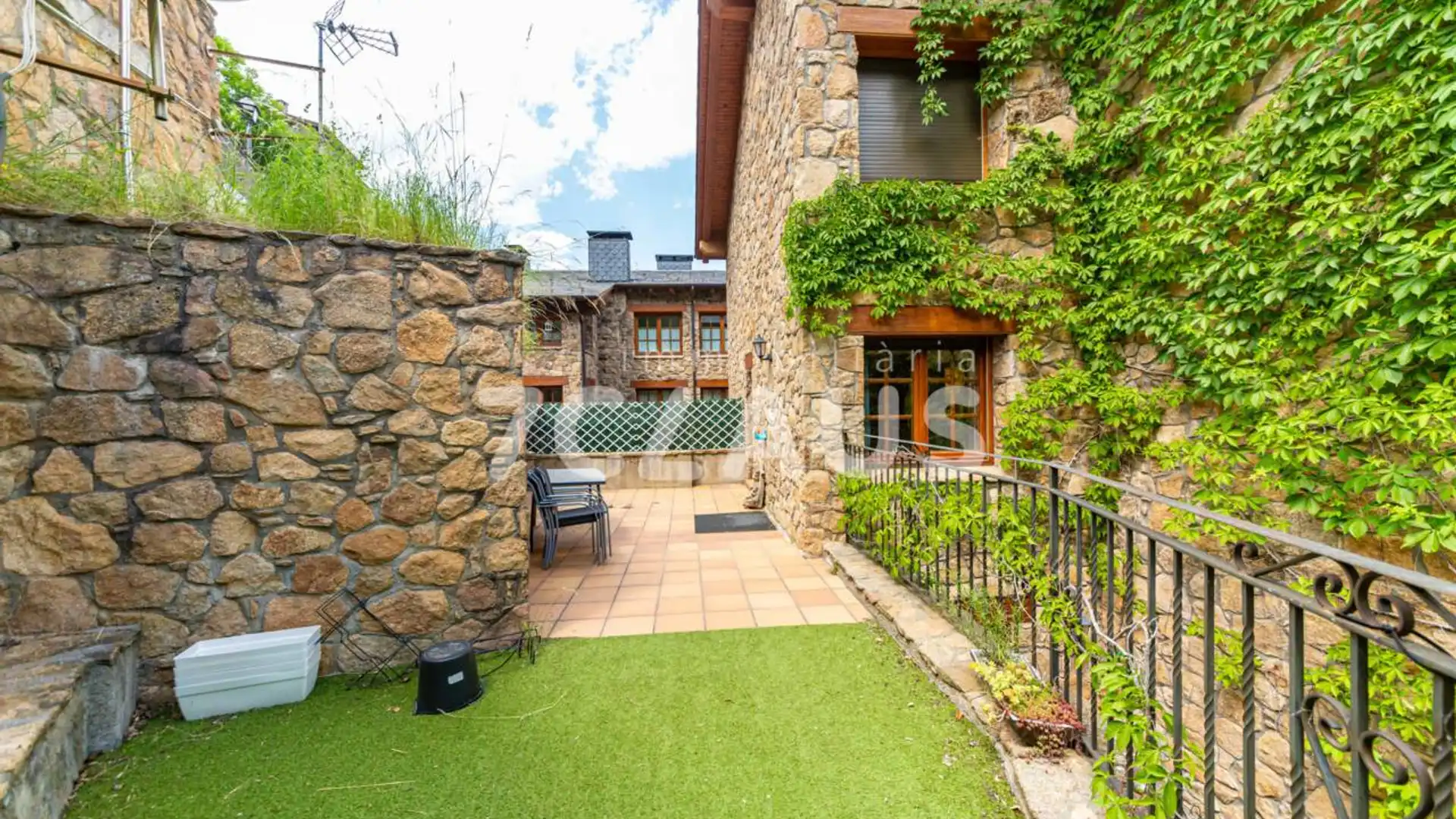 Vista exterior de Piso de alquiler en La Massana con Calefacción, Jardín privado y Parquet