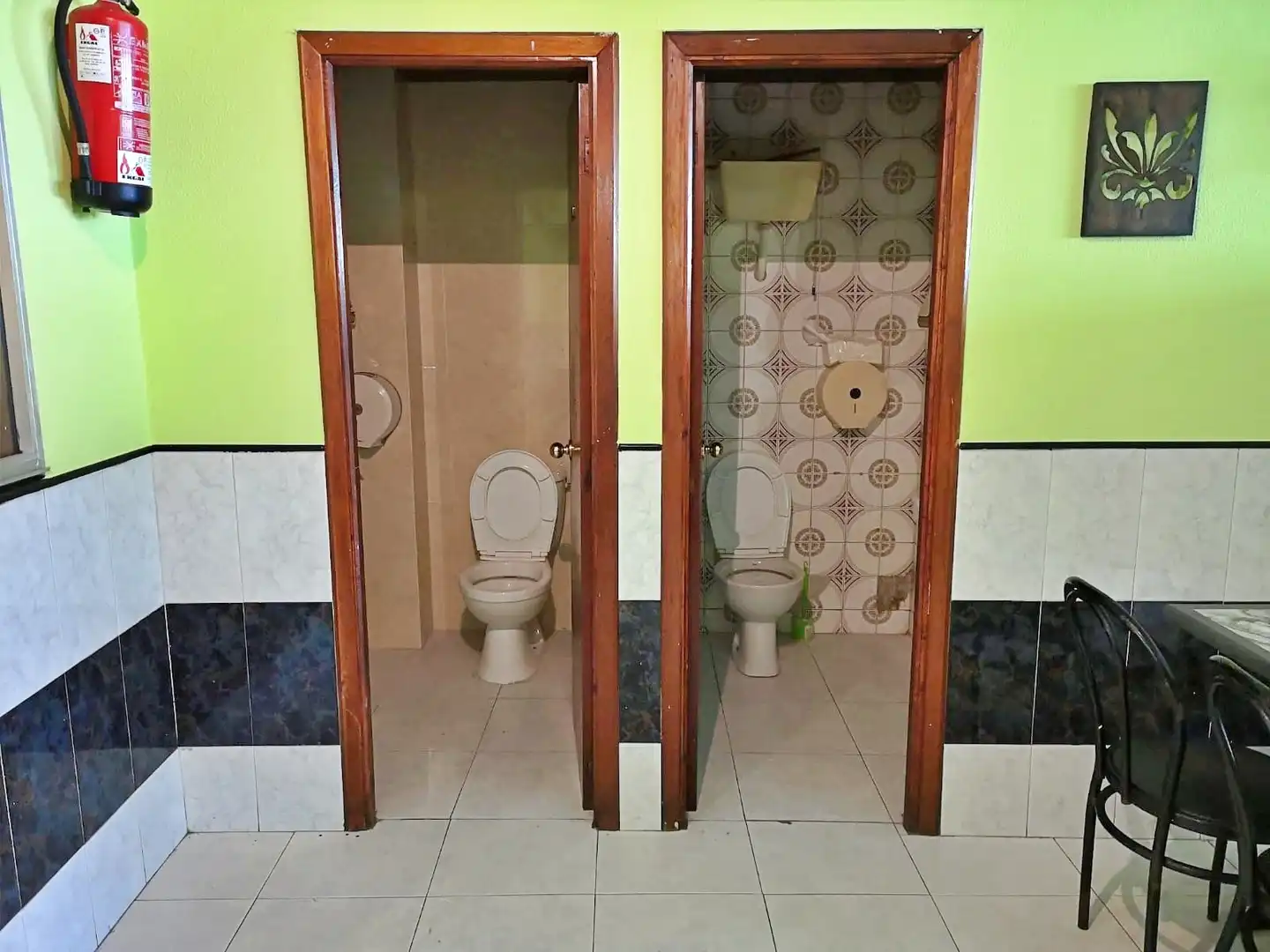 Badezimmer von Geschaftsraum zum Verkauf in Viveiro mit Möbliert