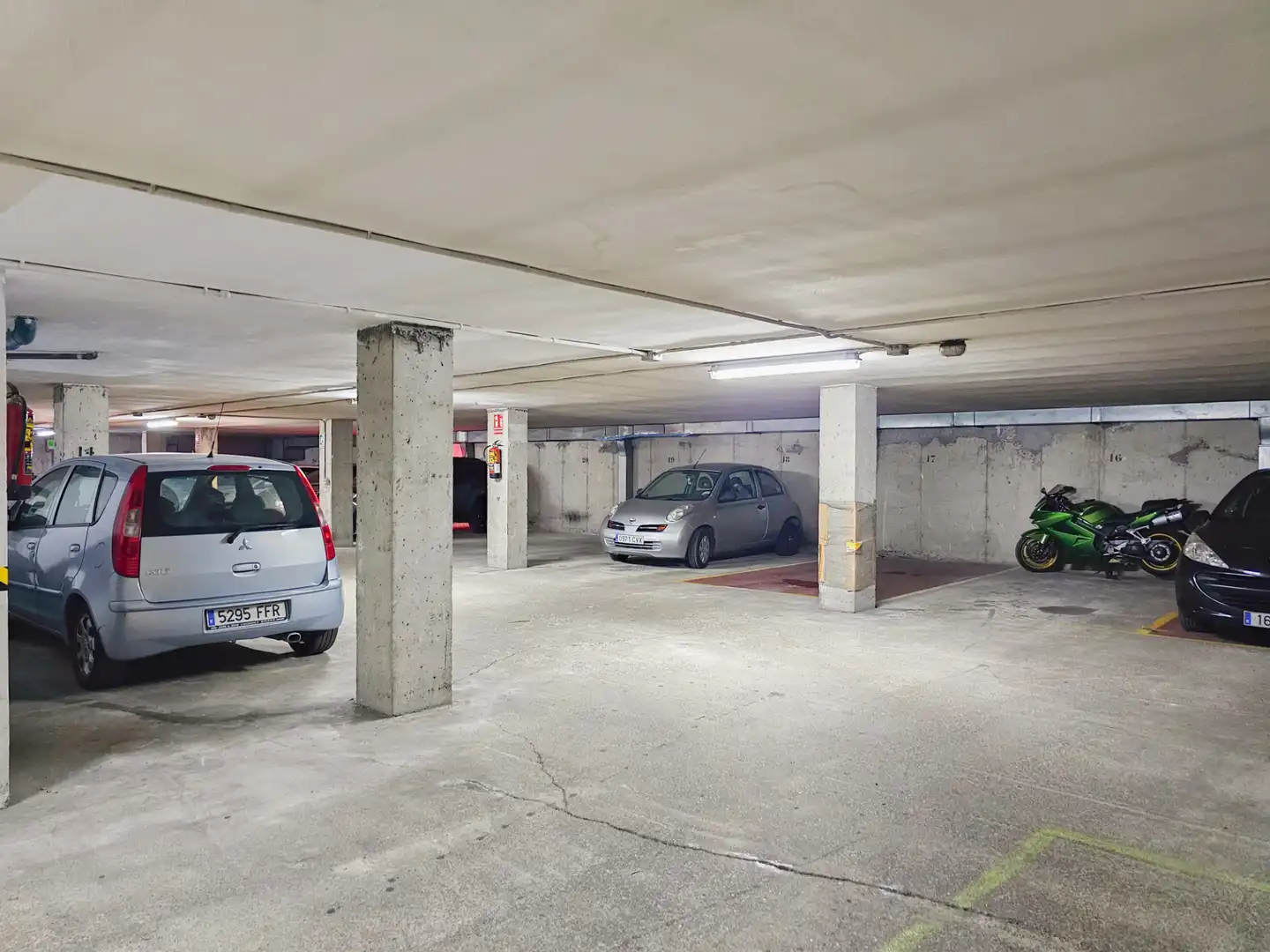 Parkplatz von Garage zum Verkauf in Utebo
