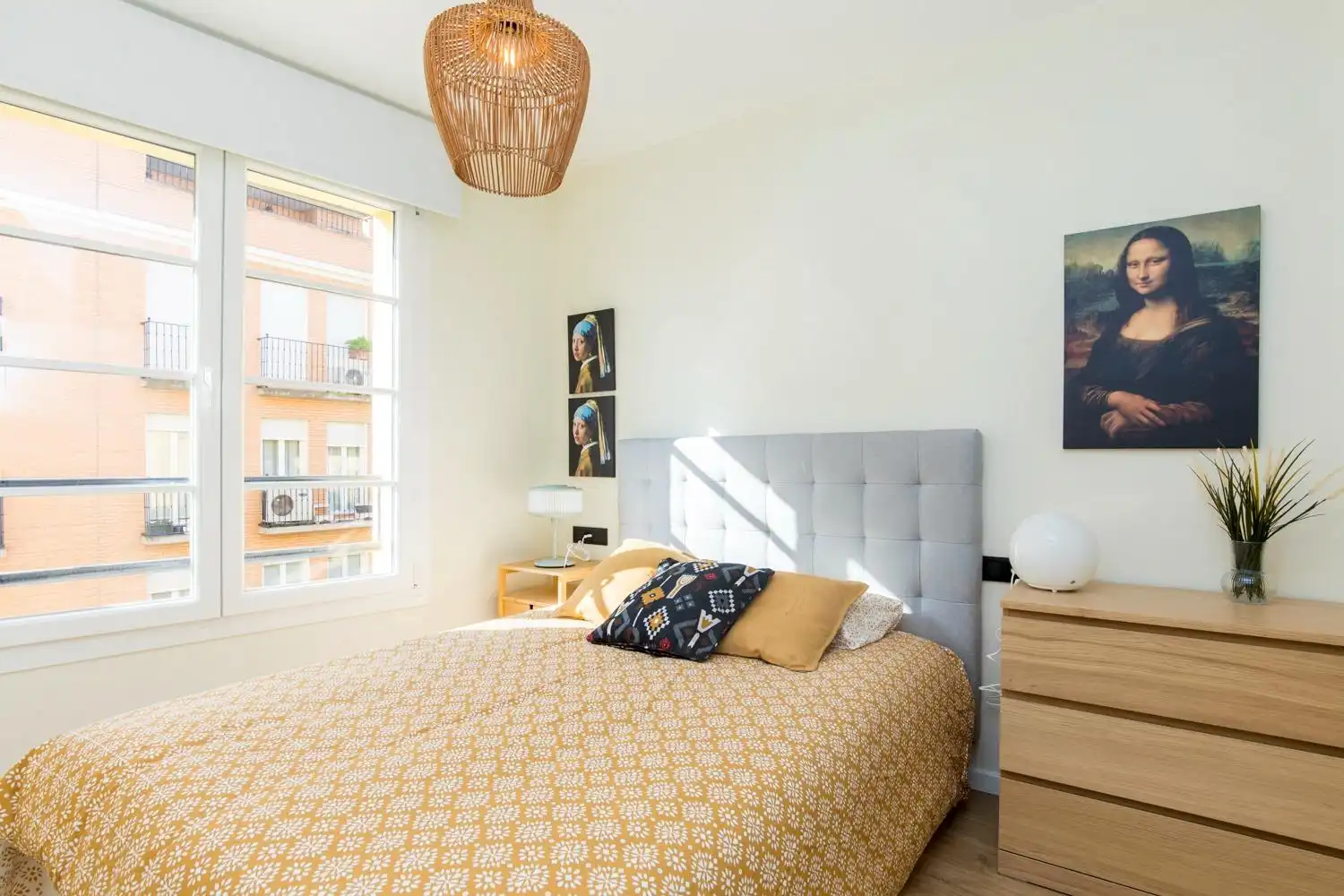 Bedroom of Flat for rent in Zaragoza  with Air Conditioner, Heating and Balcony