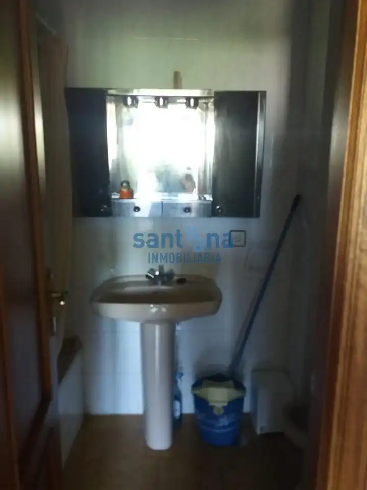 Baño de Apartamento en venta en Mansilla de las Mulas con Terraza, Trastero y Amueblado