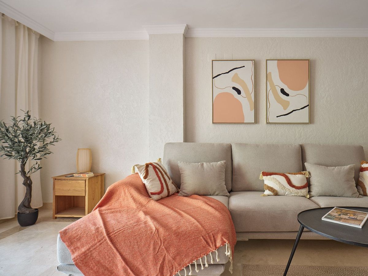 Living room of Planta baja to rent in Marbella  with Air Conditioner, Terrace and Community pool
