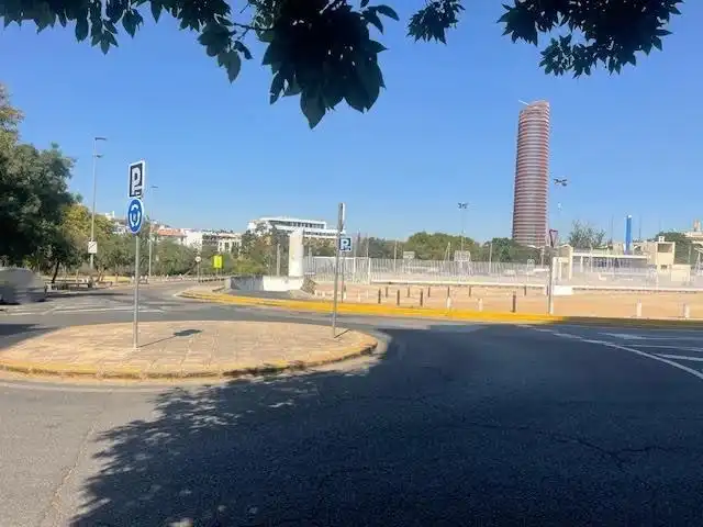 Vista exterior de Pis en venda en Sevilla amb Aire condicionat, Calefacció i Moblat
