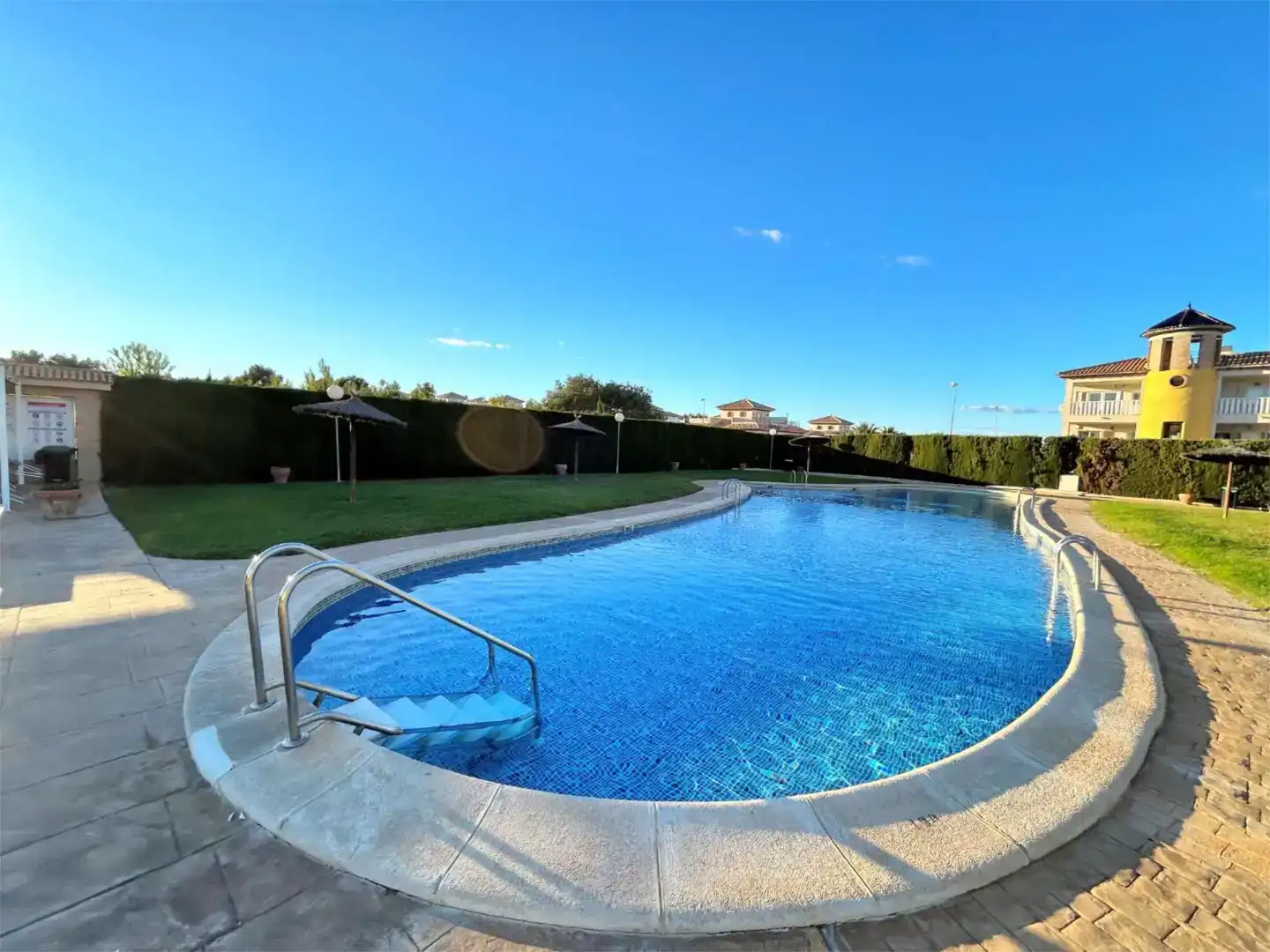 Piscina de Casa adosada en venda en Orihuela amb Aire condicionat, Jardí privat i Piscina