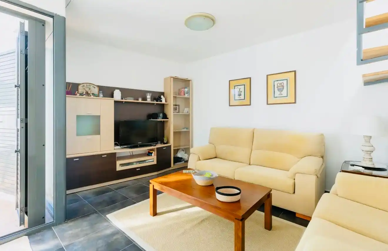 Wohnzimmer von Einfamilien-Reihenhaus zum Verkauf in Dénia mit Klimaanlage, Heizung und Terrasse