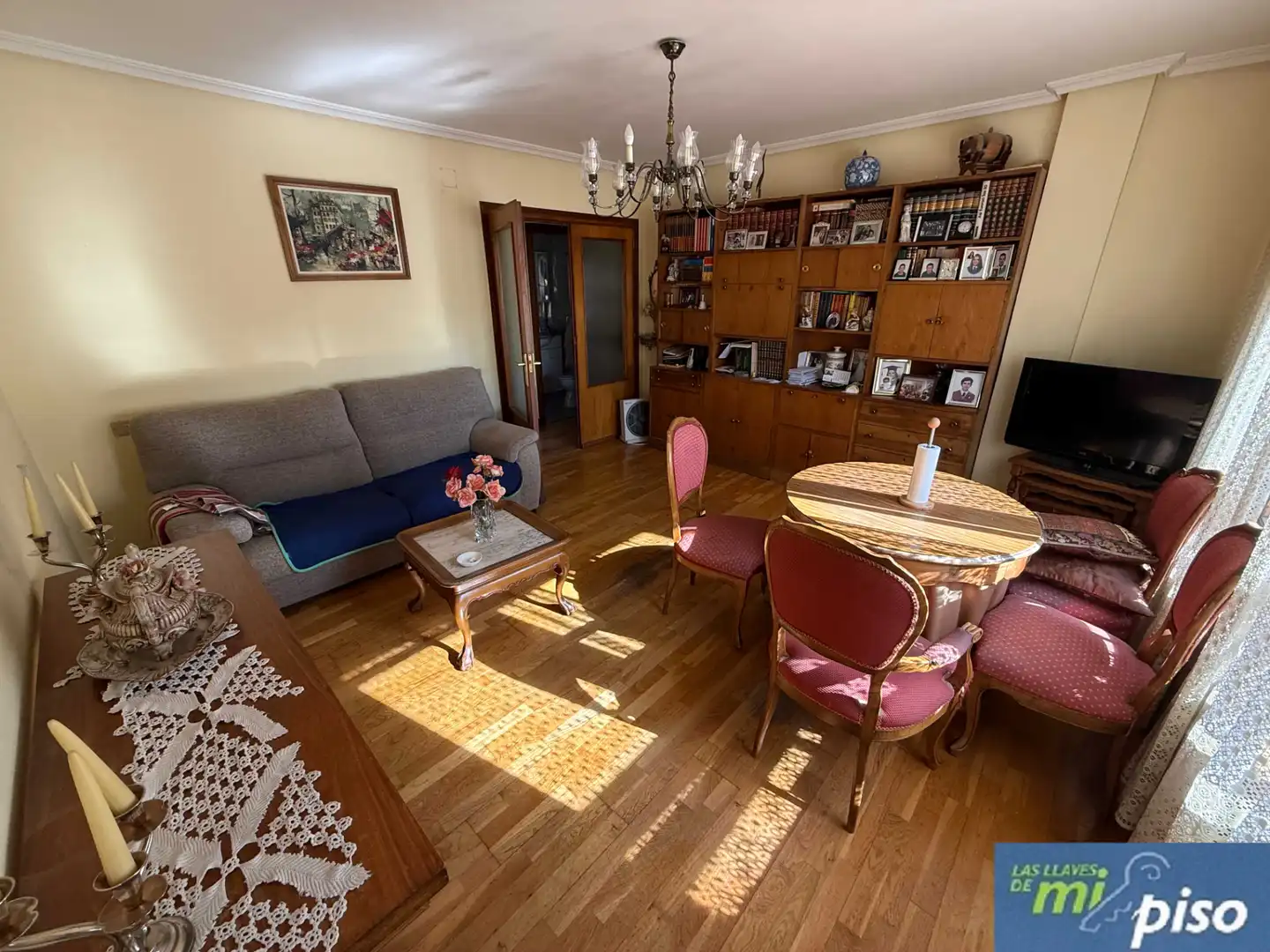 Sala d'estar de Pis en venda en Valladolid amb Calefacció, Parquet i Moblat